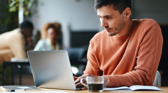 Autorentool Vergleich: Die 5 besten Lösungen für Dein L&D-Team