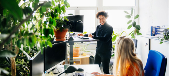 Wie richte ich meine Arbeitsmittel ergonomisch korrekt aus?